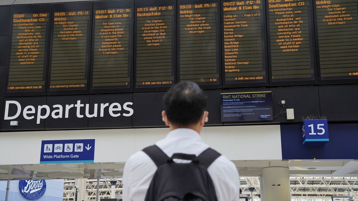 V Británii stávkuje na 40 tisíc železničářů